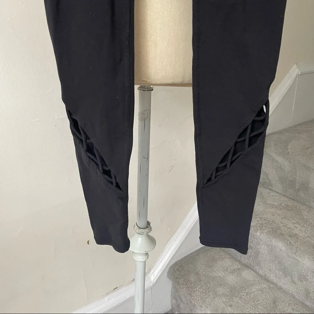 Alo YOGA Entwine Black Braided Open Laced Mid Rise Athletic Leggings EUC Size XS